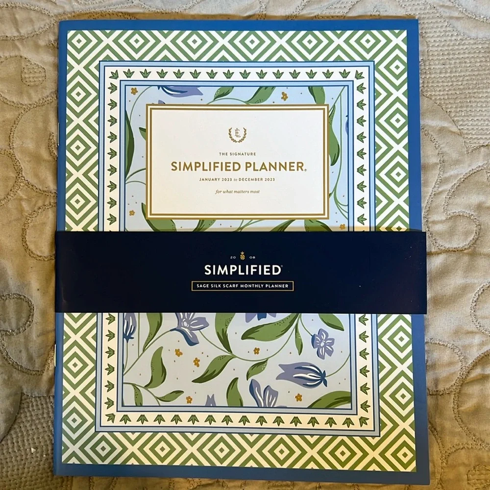 2023 Simplified monthly planner: Sage Silk Scarf